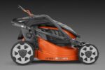 Rasaerba Husqvarna LC 137i completa di Batteria Bli20 + Caricabatteria QC80 - immagine 2